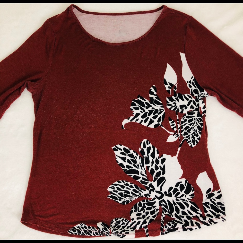Apt9 Tee with bold pattern. PM Brown. EUC.
